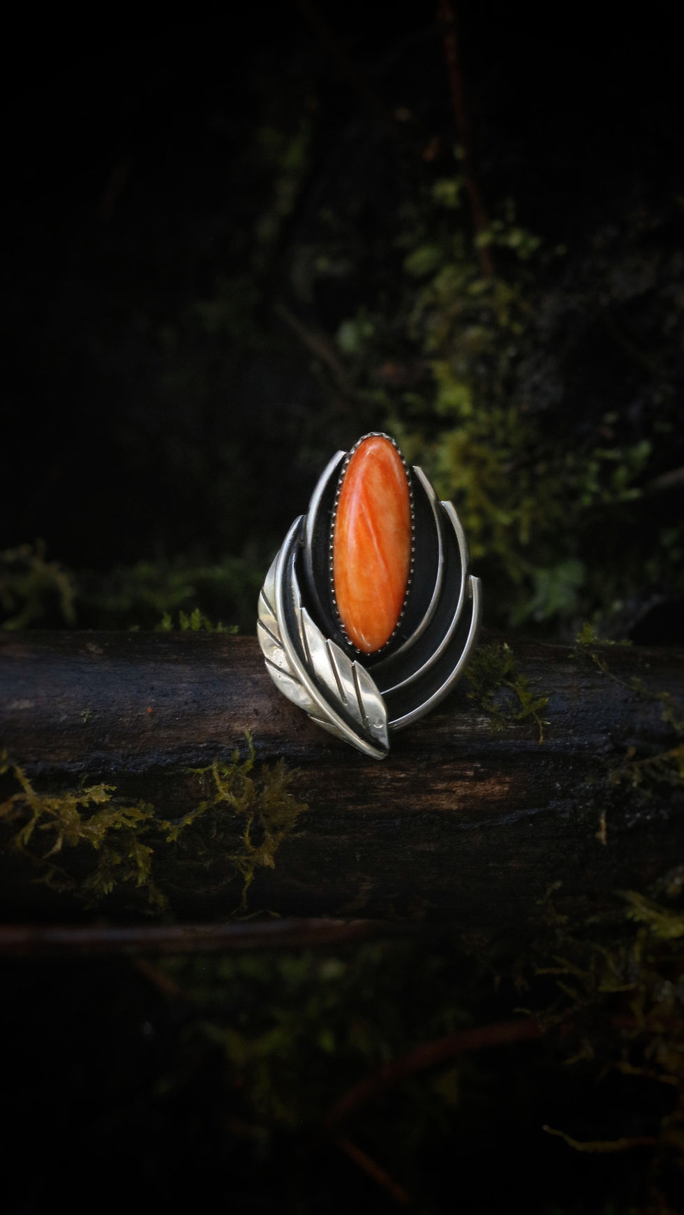 Thumbnail: Spiny Oyster Feather Ring 