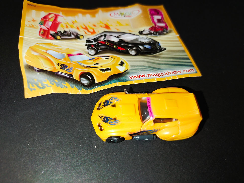 Žluté závodní autíčko, sběratelská hračka
