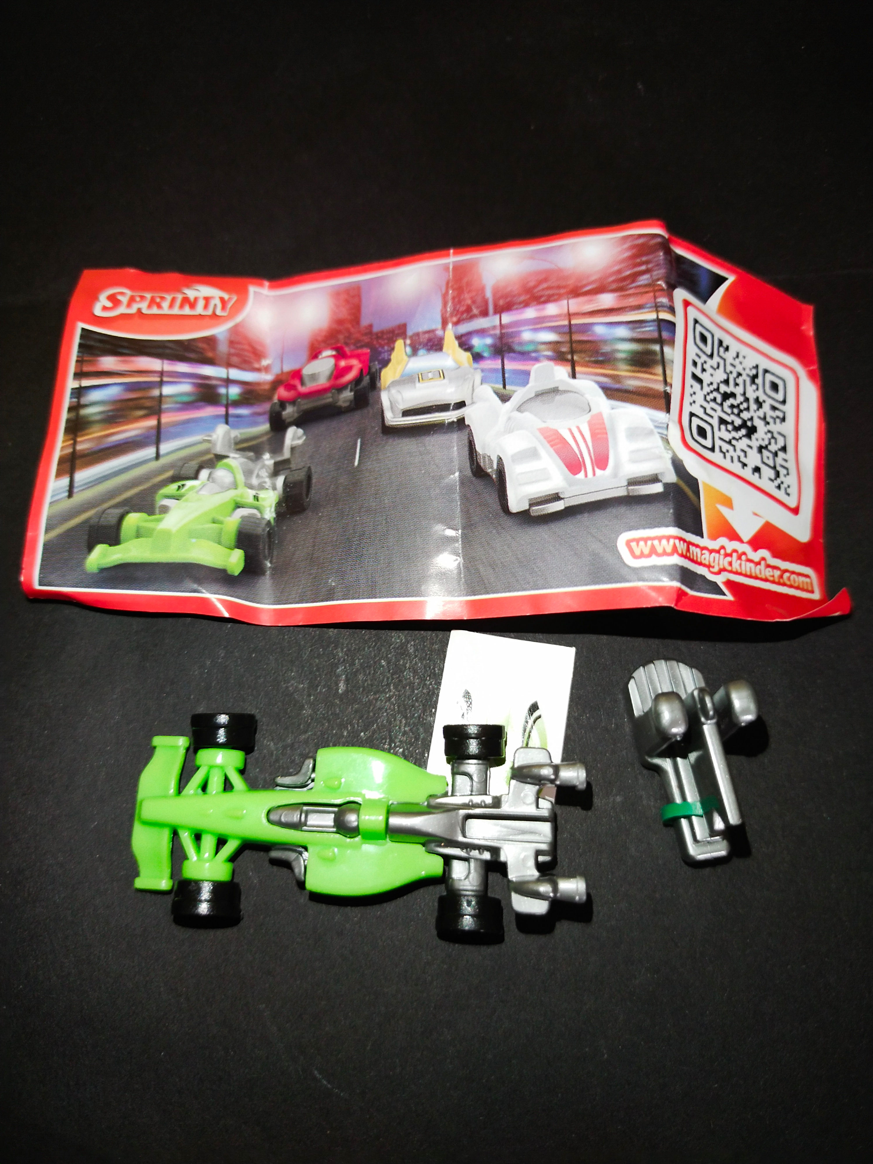 Zelené závodní auto a návod