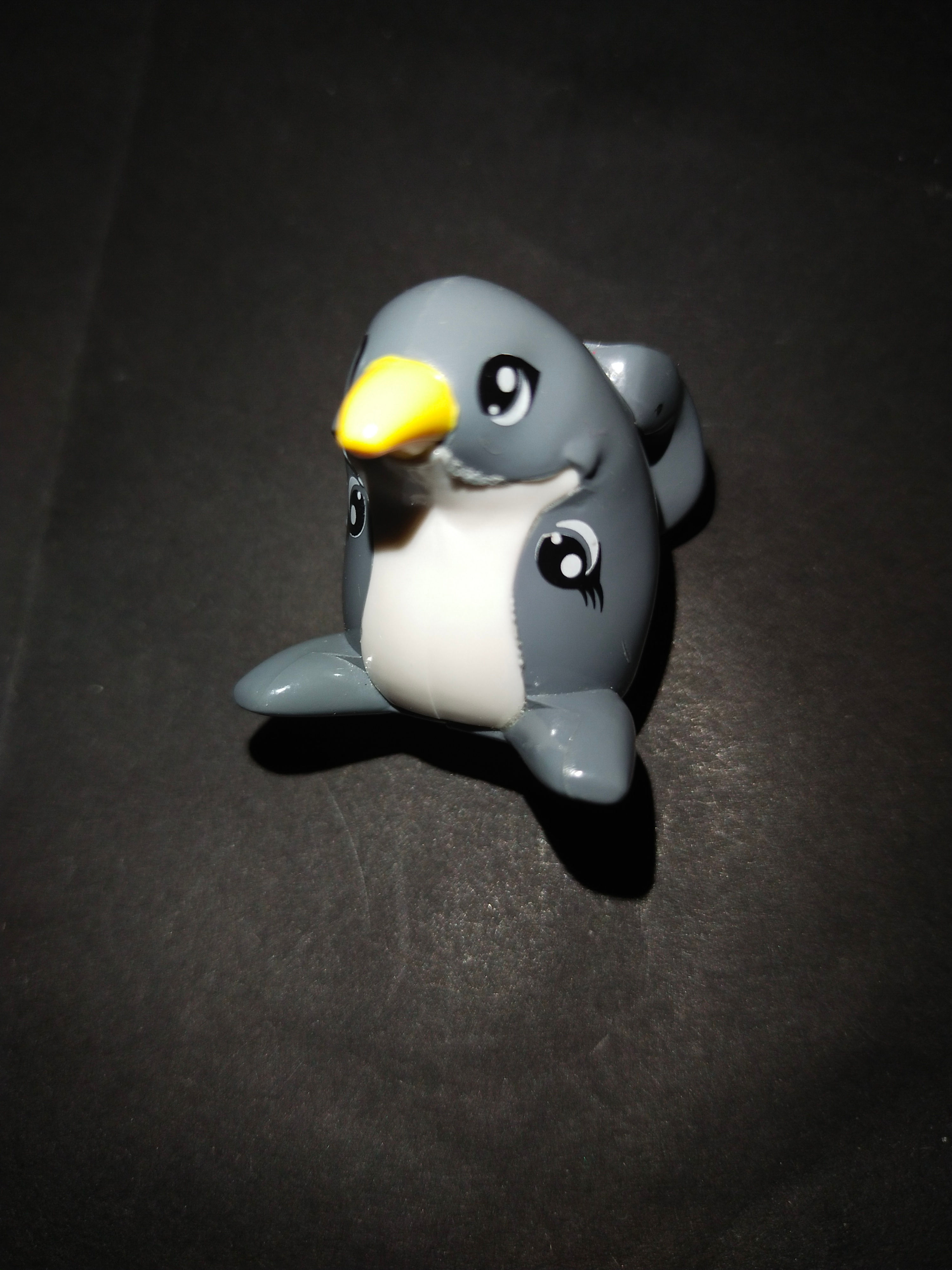 Roztomilá figurka delfína