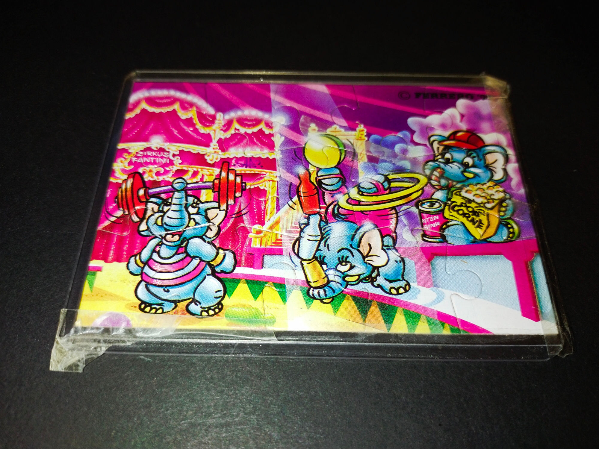 Puzzle se slony v cirkuse v plastovém obalu