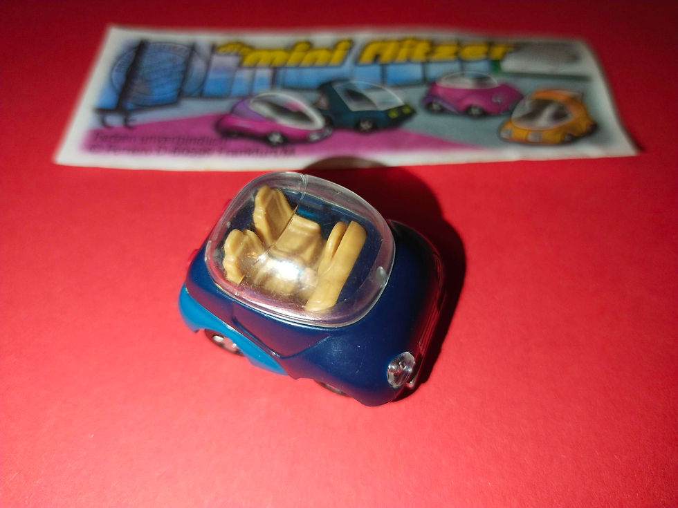 Modré autíčko Kinder Maxi