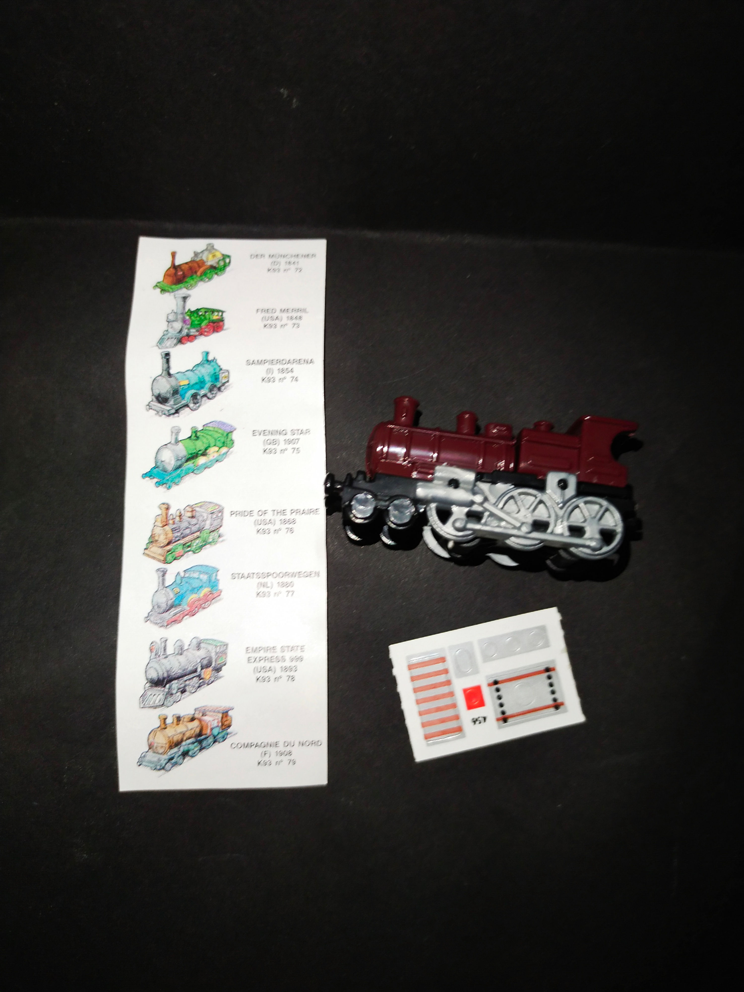 Hnědý vláček s kartičkou a obrázky