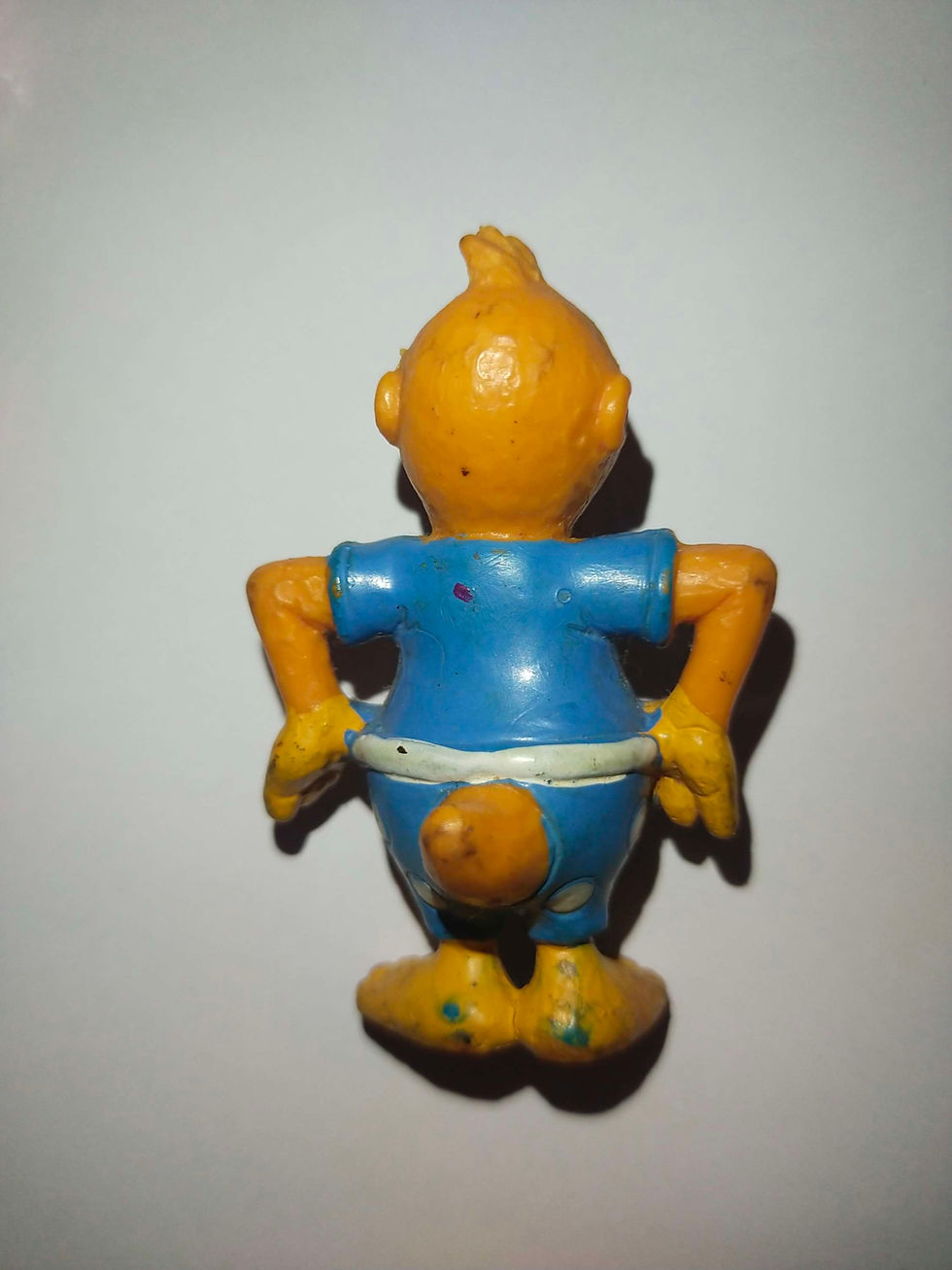 Figurální hračka zezadu