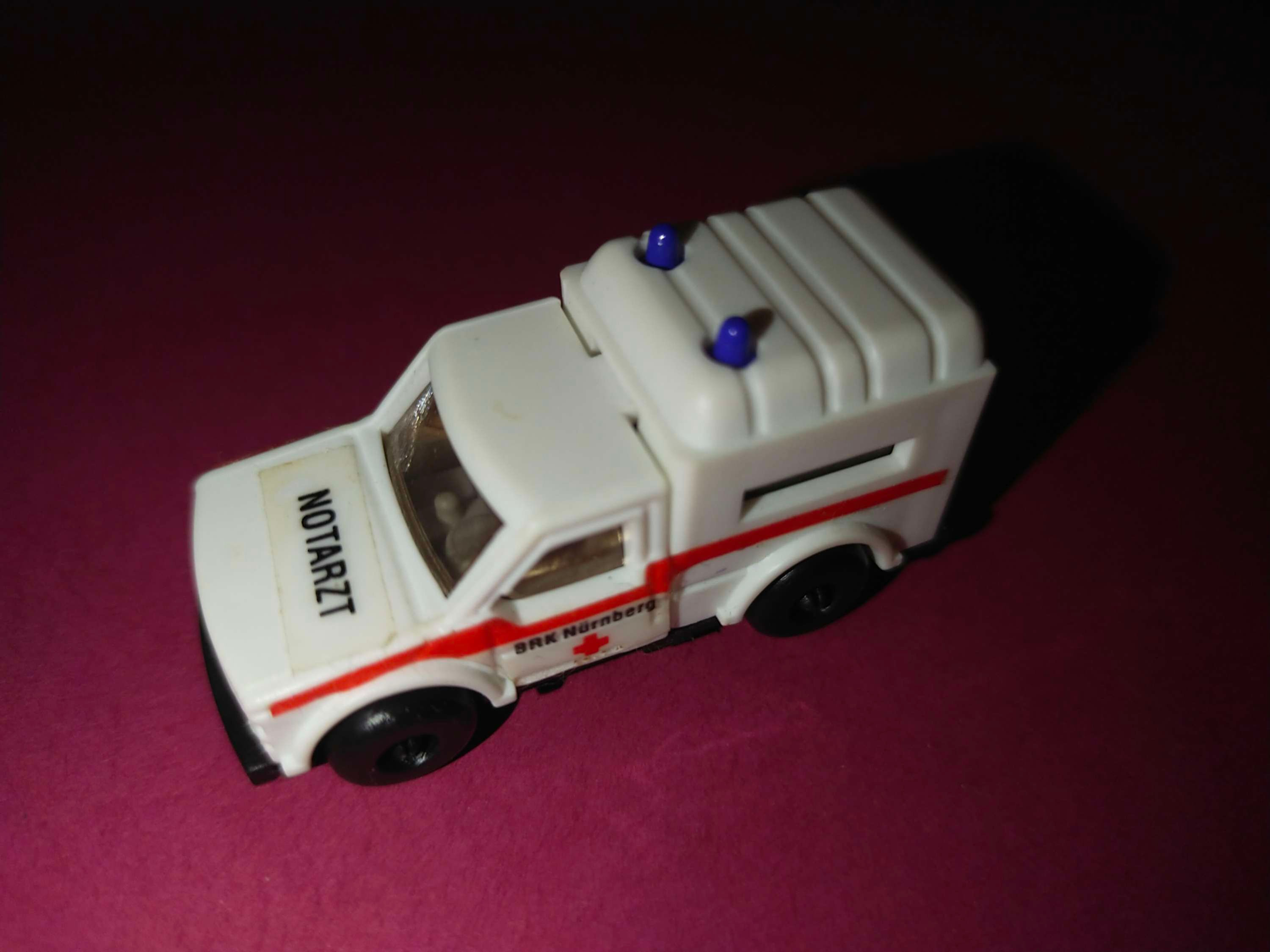 Miniaturní sanitka, hračka