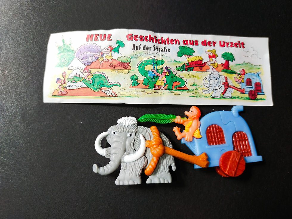 Plastová hračka: mamut s jezdcem a vozíkem.  'Geschichten aus der Urszeit'
