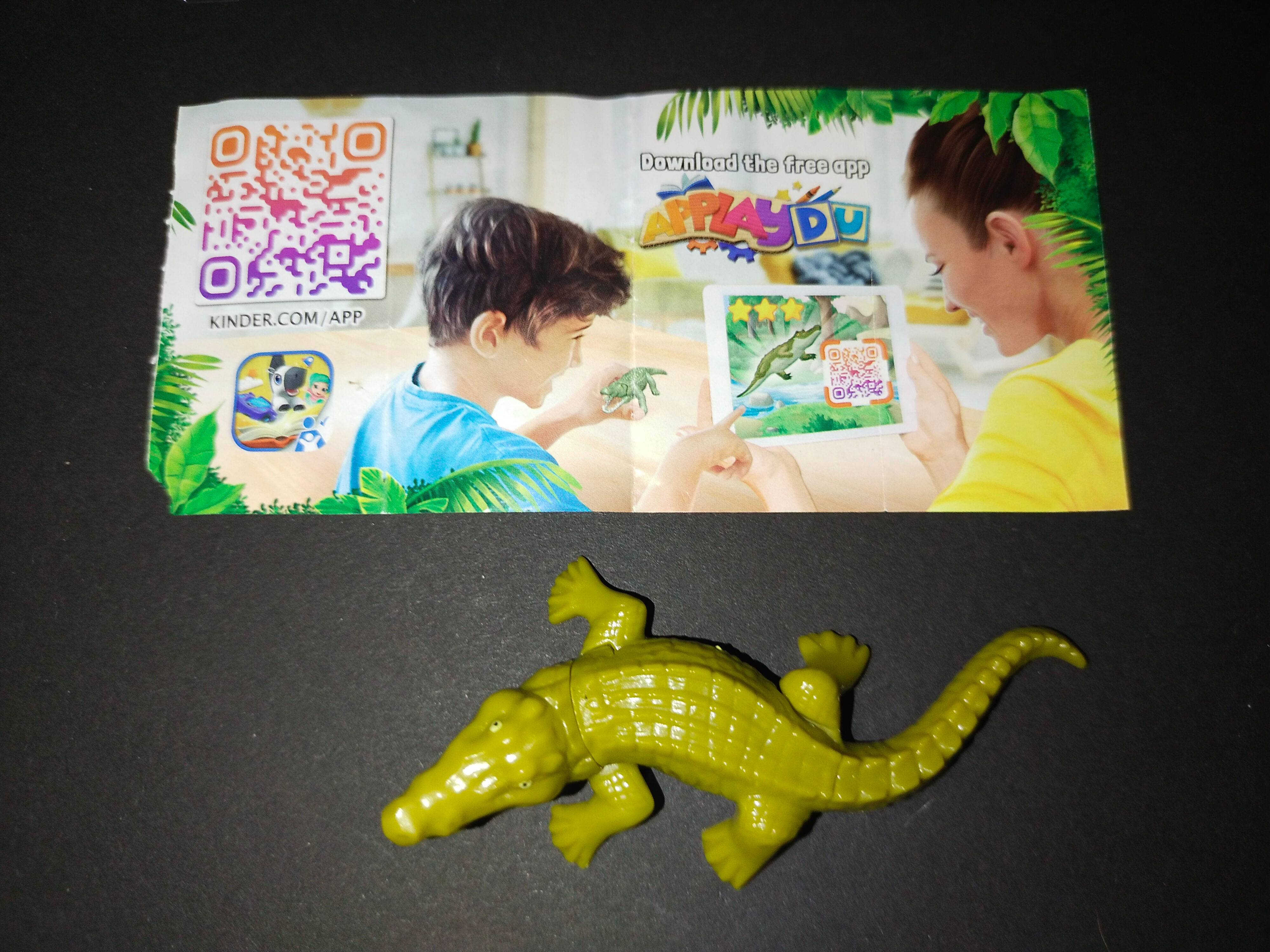 Malá kovová hračka krokodýla s obrázkem