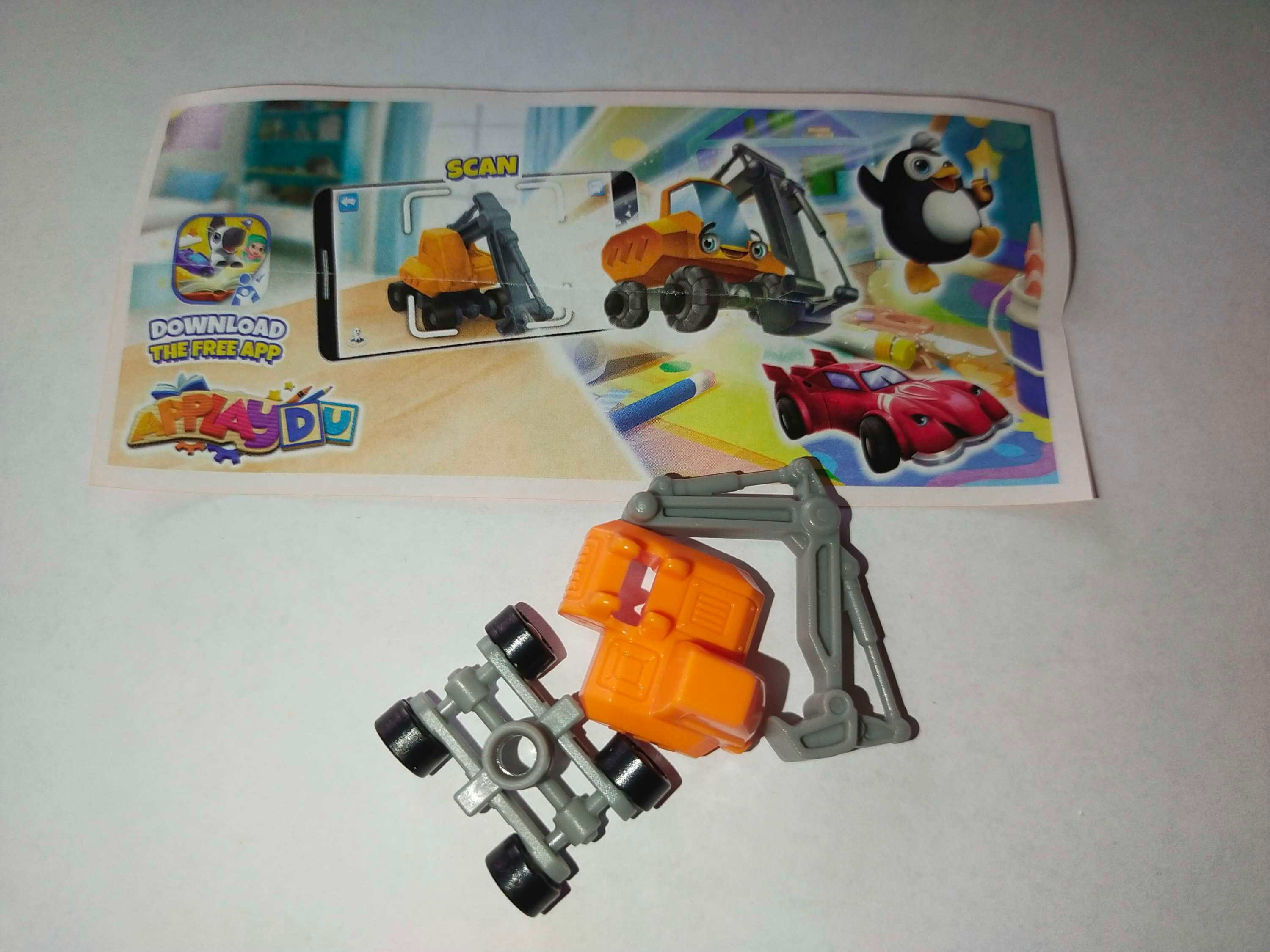 Oranžový bagr a karta s obrázky