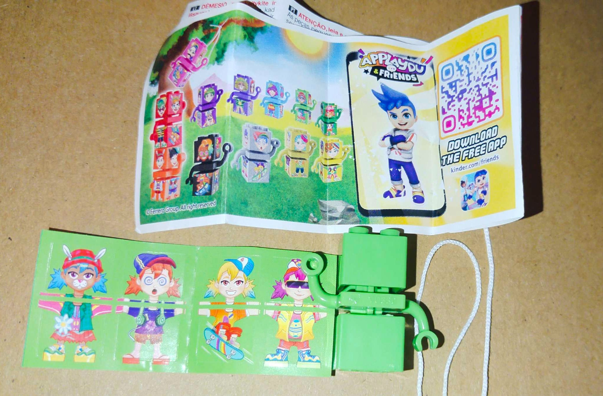 Sběratelské kartičky a hračka: Roztomilí hrdinové