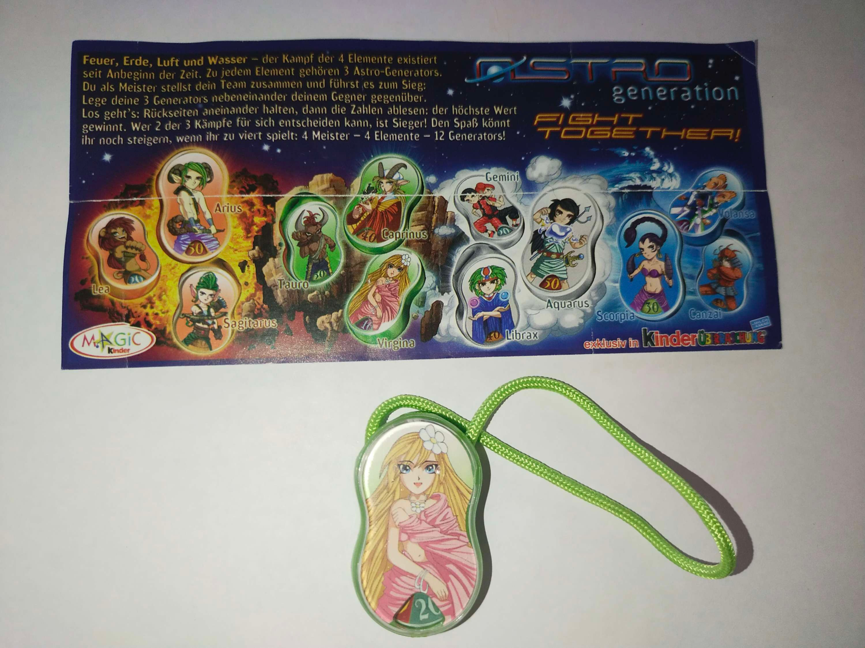 Přívěsek s princeznou a kartička s dalšími postavičkami