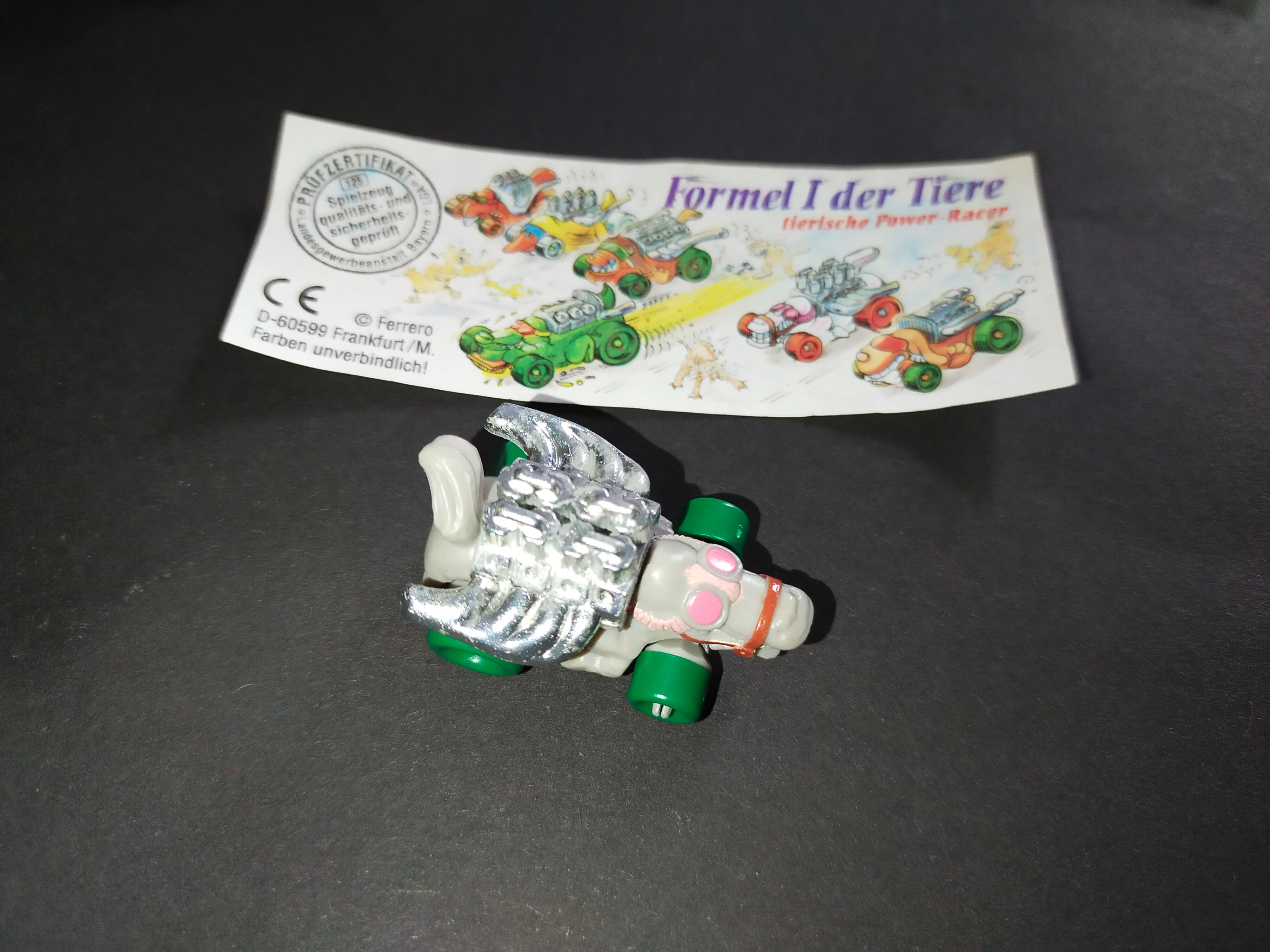 Figurka okřídleného koně na autíčku, Jarmil De Vere