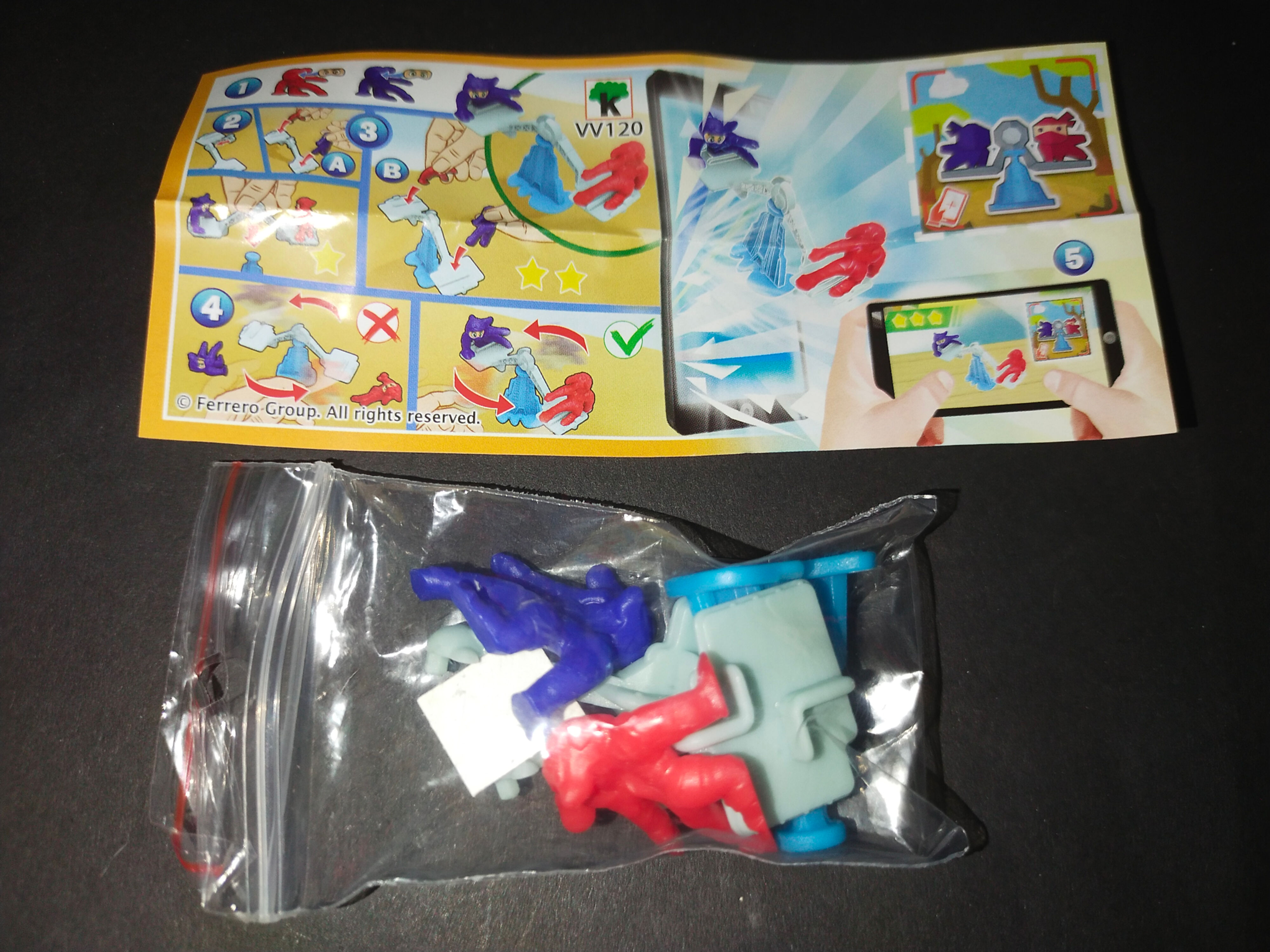 Návod k sestavení a plastové figurky