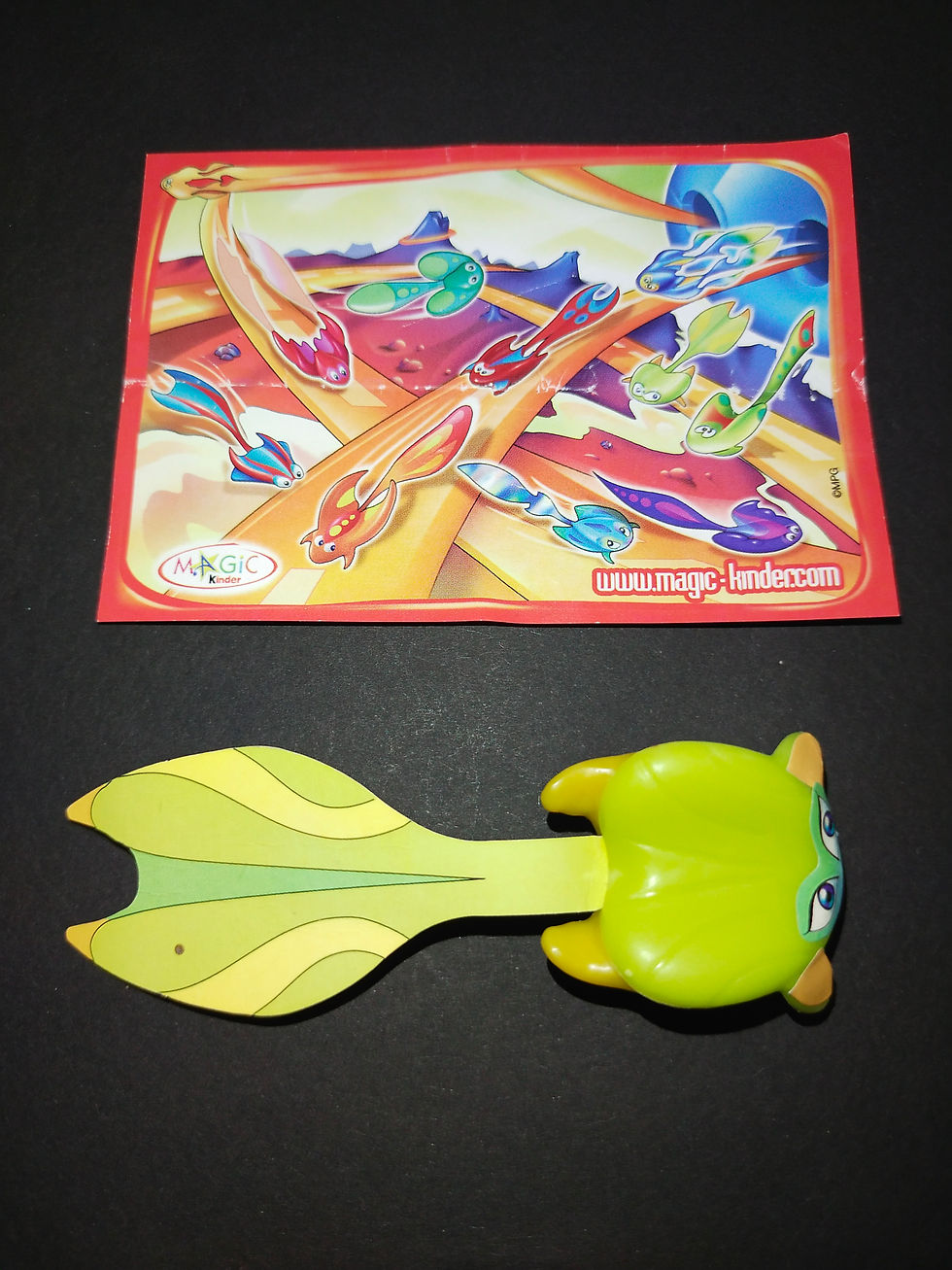 Zelená fantasy hračka s obrázkem