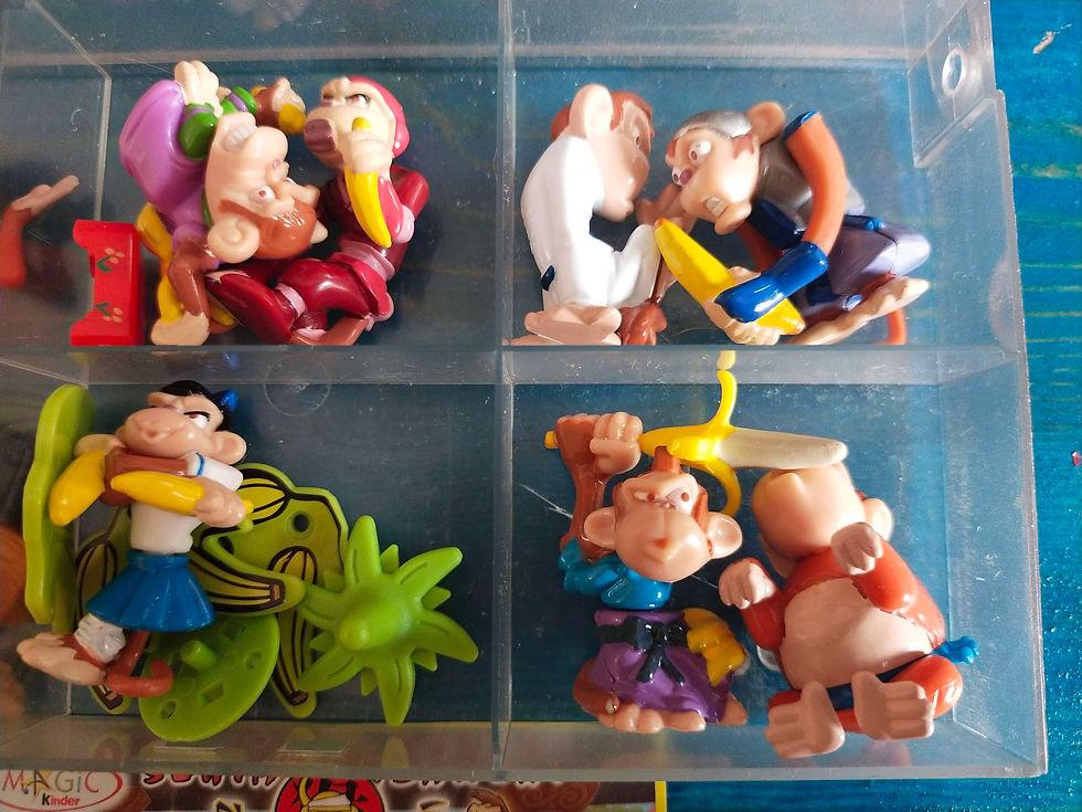 Miniatura: Sbírka malých figurek opic v plastovém boxu