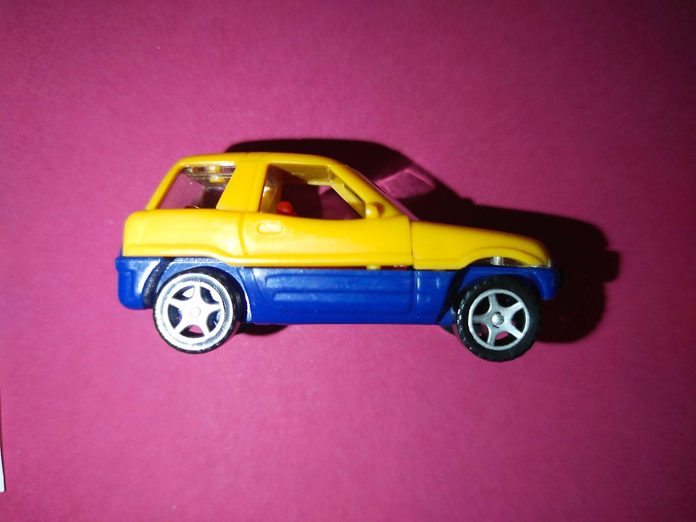 Miniatura: Žluté a modré plastové autíčko