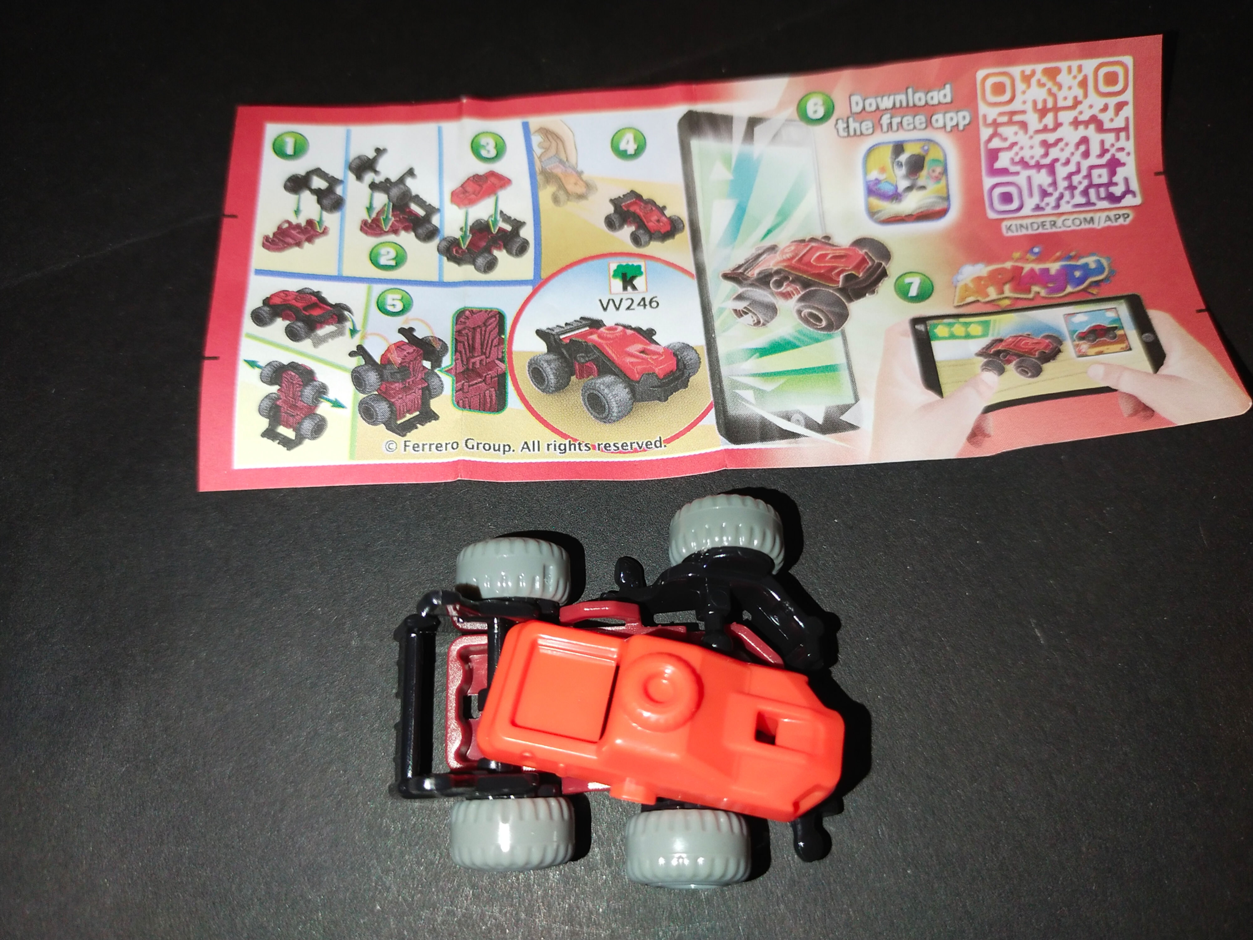 Červené plastové autíčko s návodem