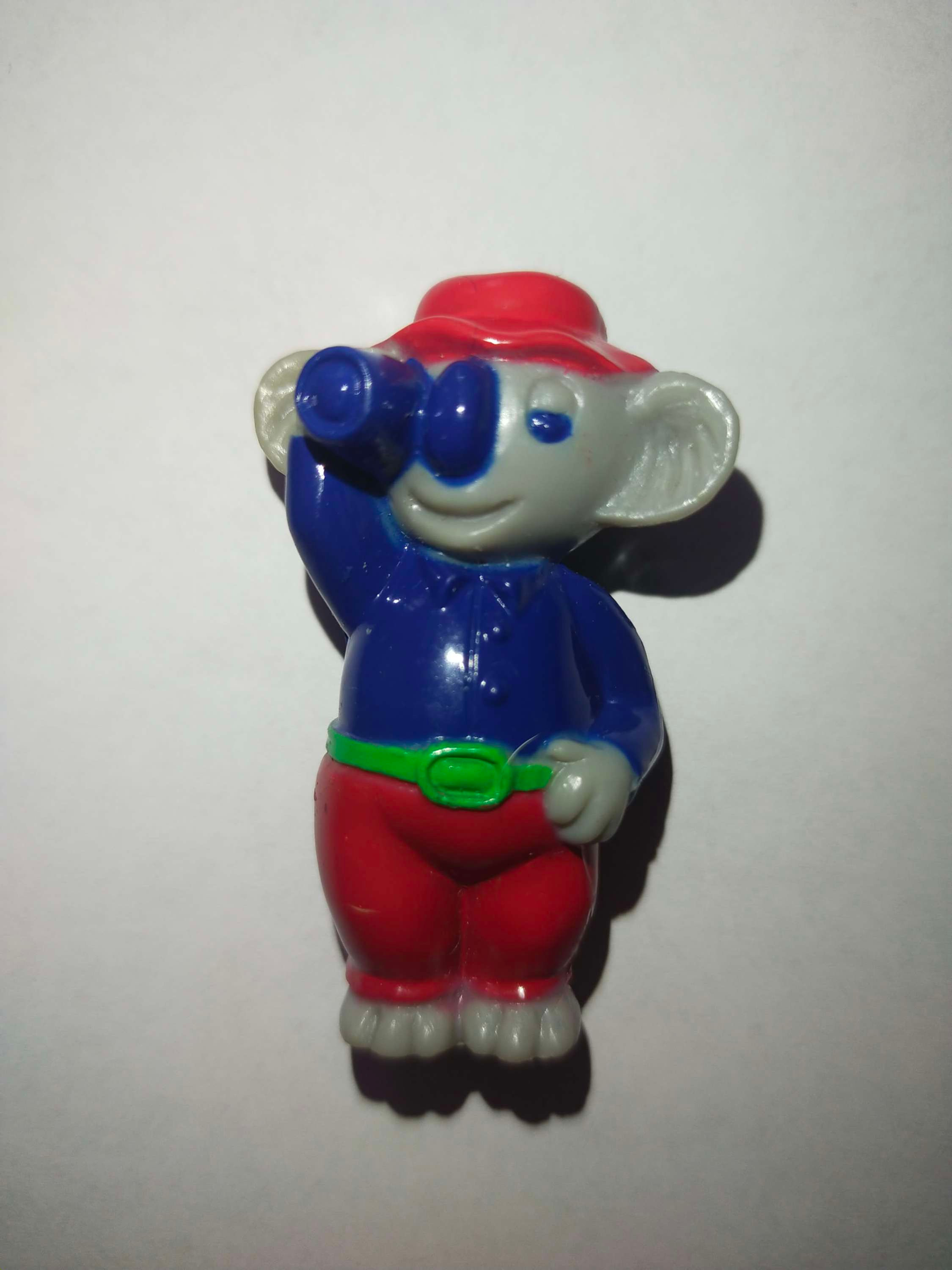 Roztomilý koala s dalekohledem