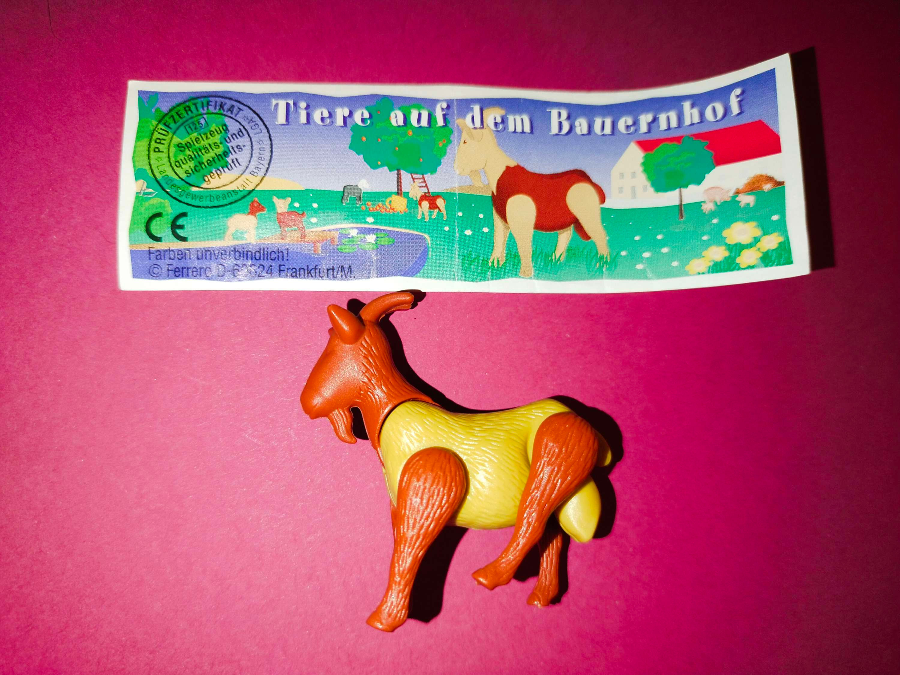 Hnědá a žlutá koza, hračka s obrázkem "Tiere auf dem Bauernhof"