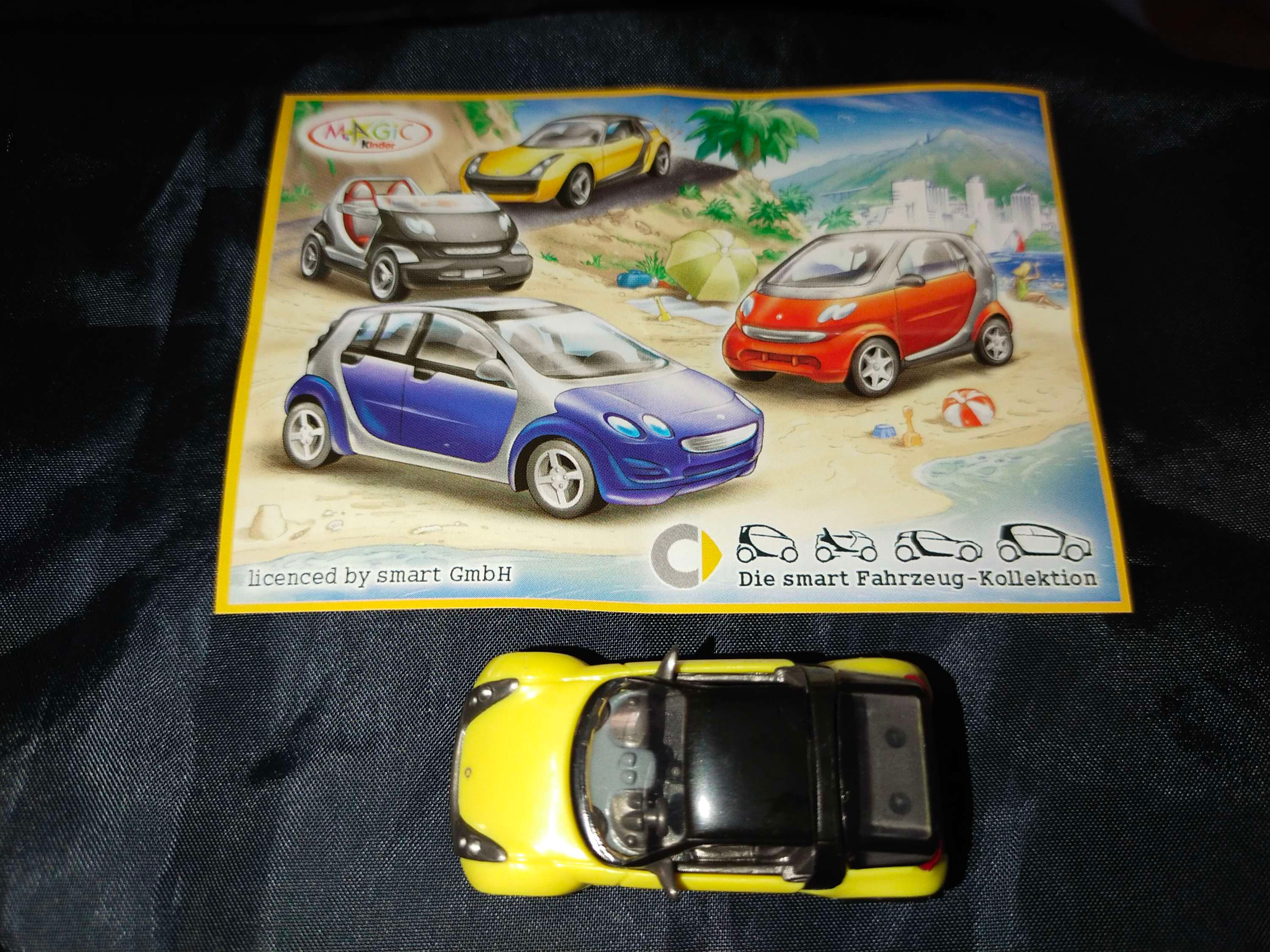 Žluté autíčko Smart a obrázek s dalšími