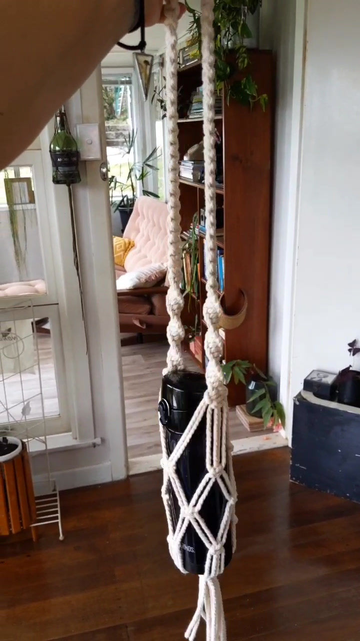 Thumbnail: Pòrta - Macrame Bottle Holder