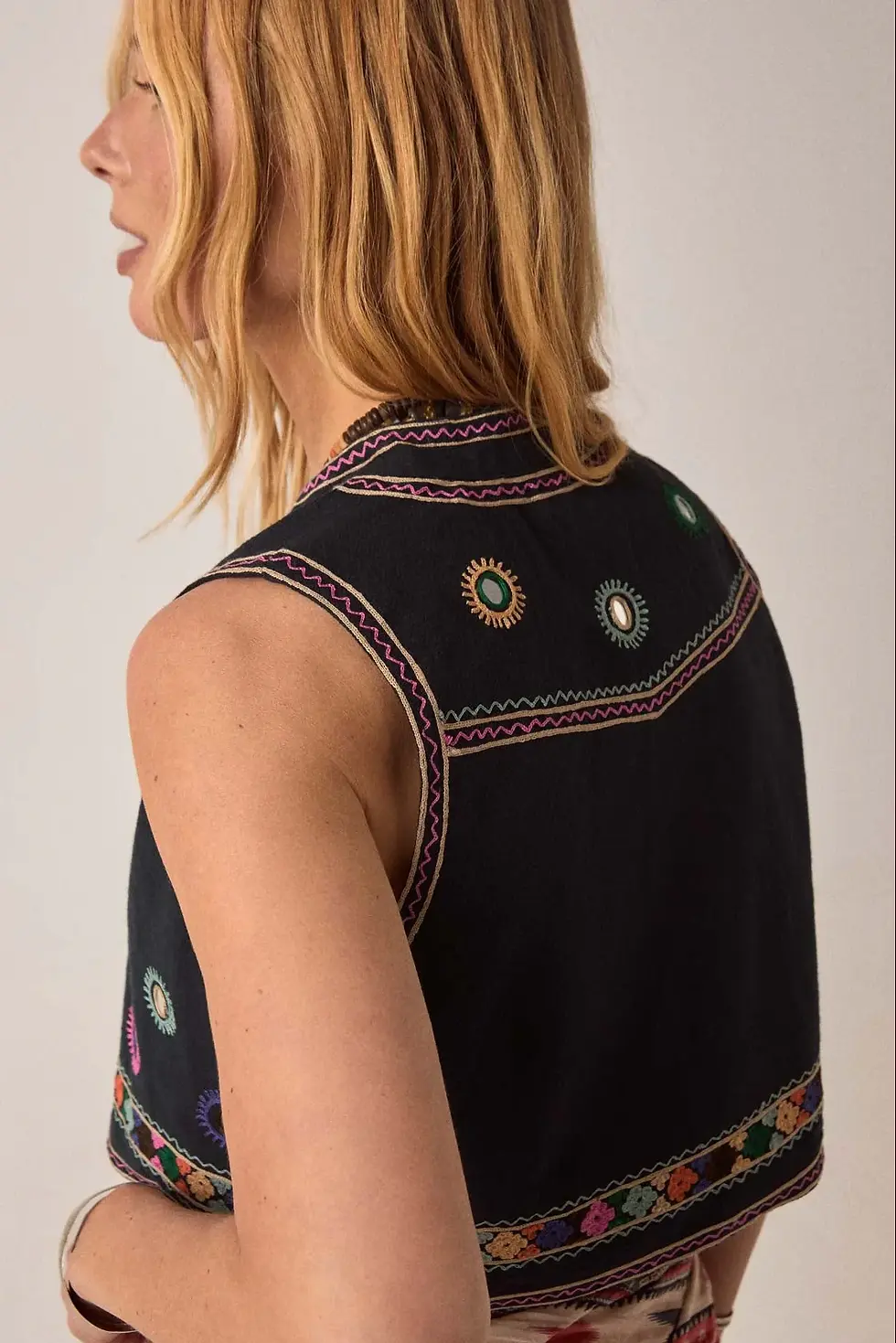 Miniatura: ARTEMISA VEST VARANASI RAINBOW by Maison Hotel