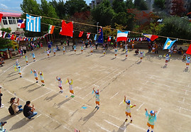 4-03　10,03,　運動会　年長　遊戯　アゲアゲ気分　 (124).jpg