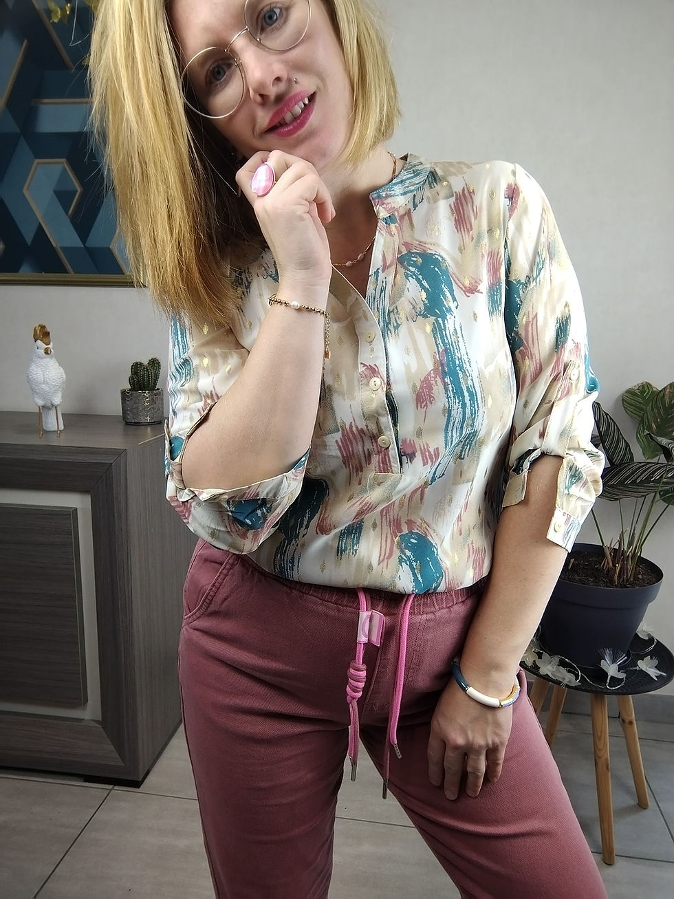Miniature : Zoom sur les motifs de la blouse femme pastel