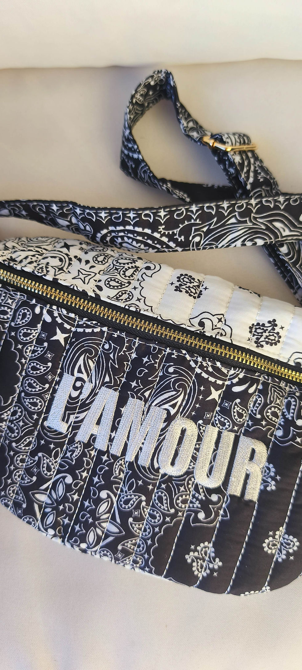 Miniature : sac banane avec inscription et motif bandana