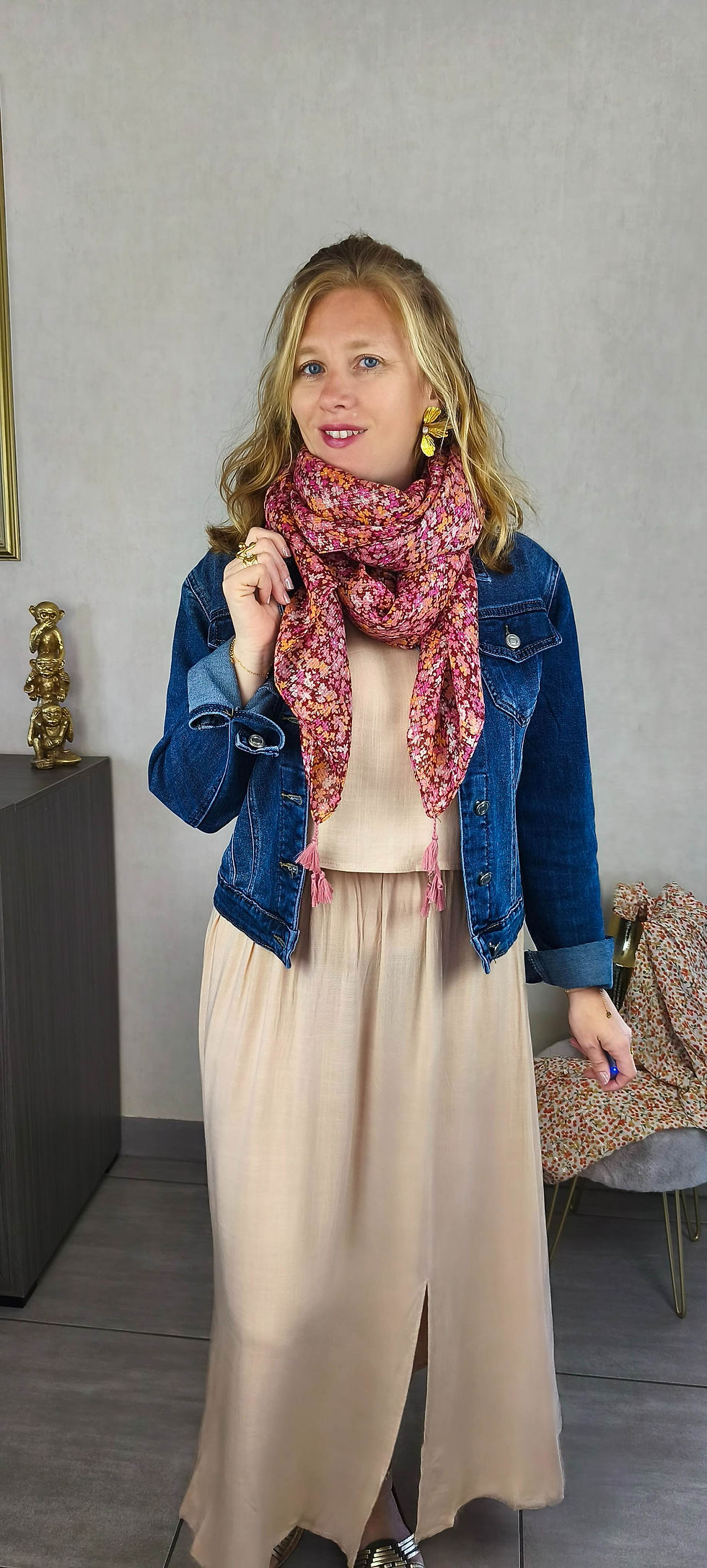 Foulard rose fleuri avec pompons