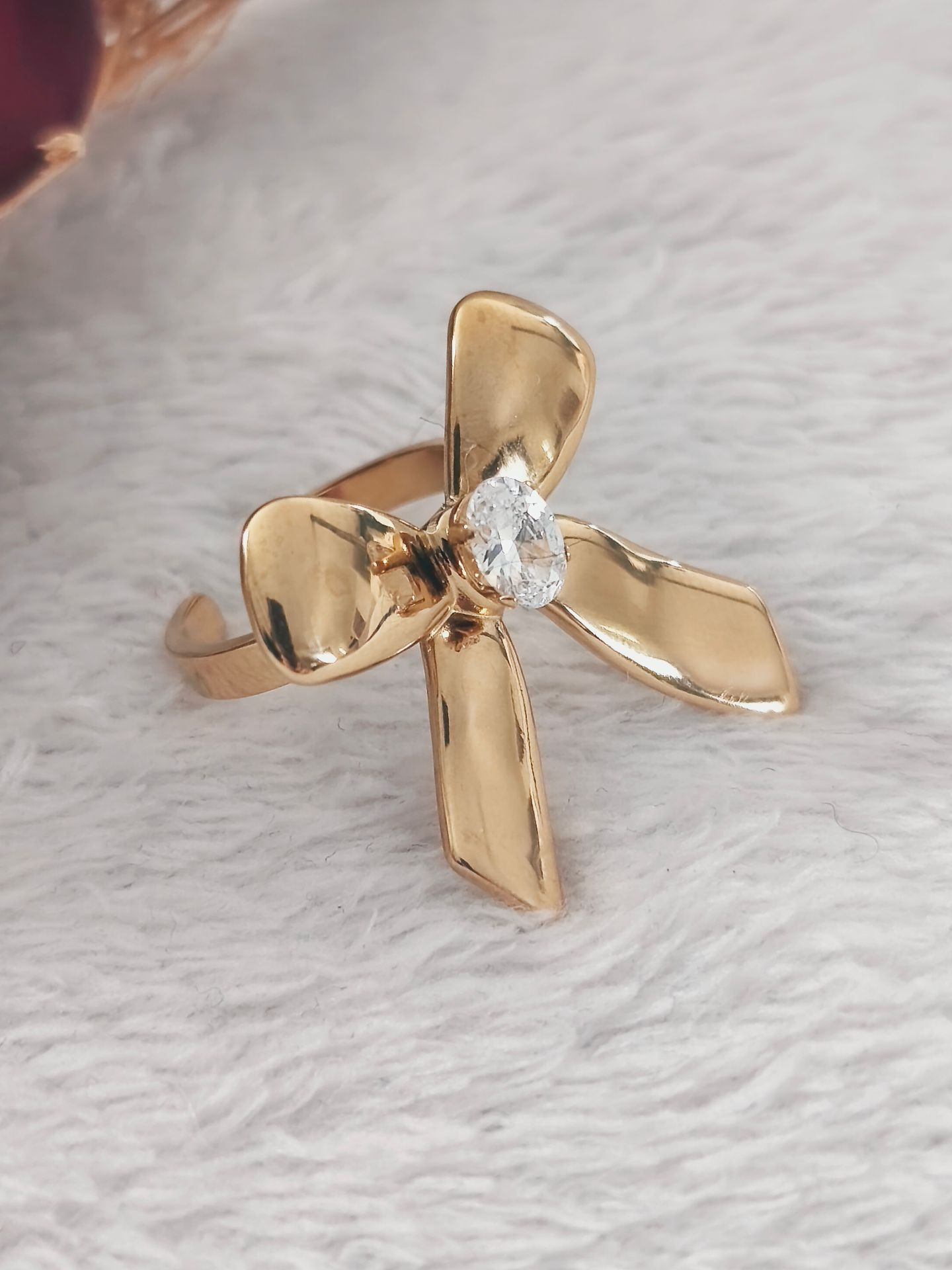 Bague en forme de nœud avec pierre blanche, acier inoxydable