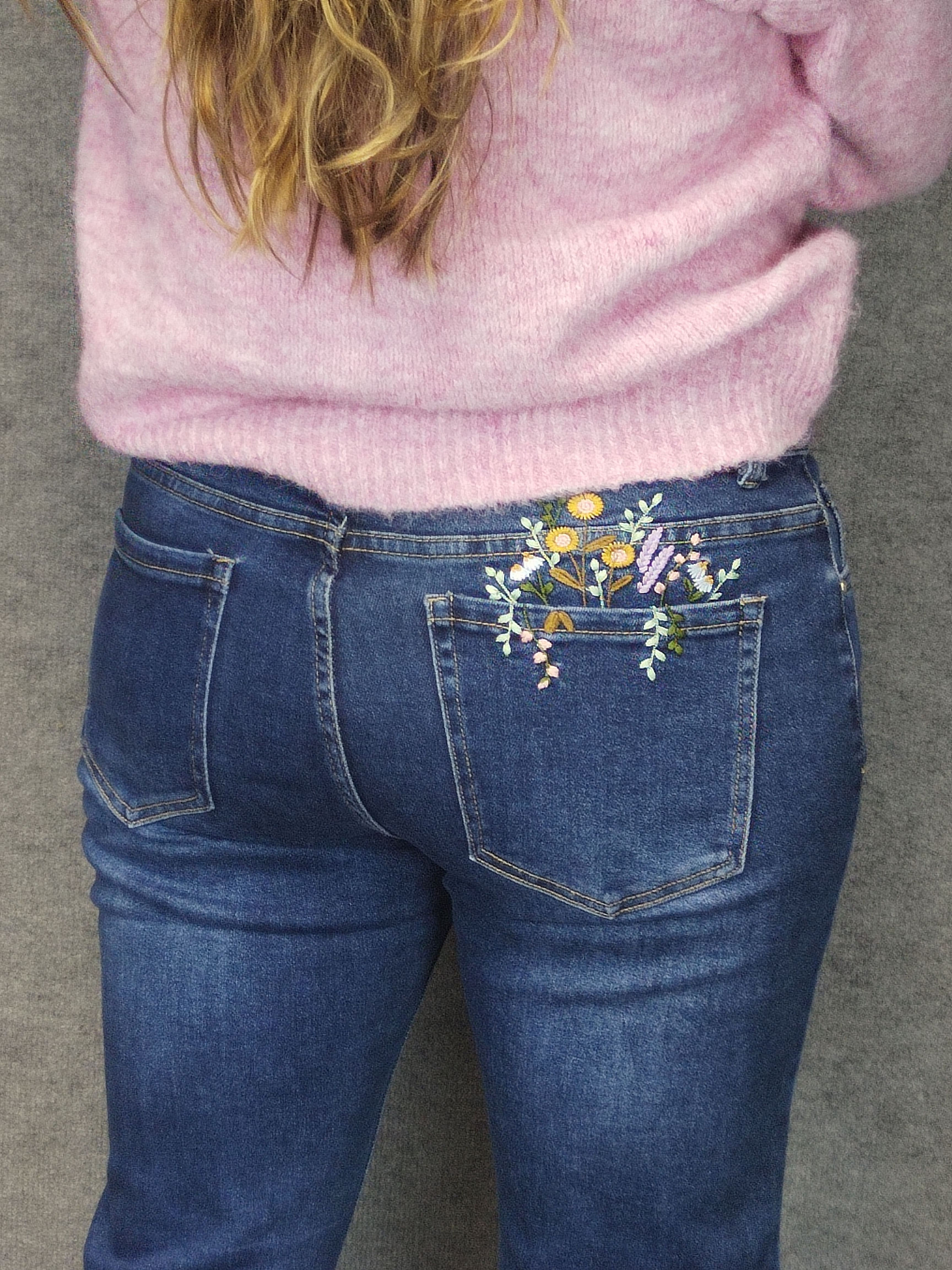 Jean coupe mom fit avec fleurs brodées femme grande taille