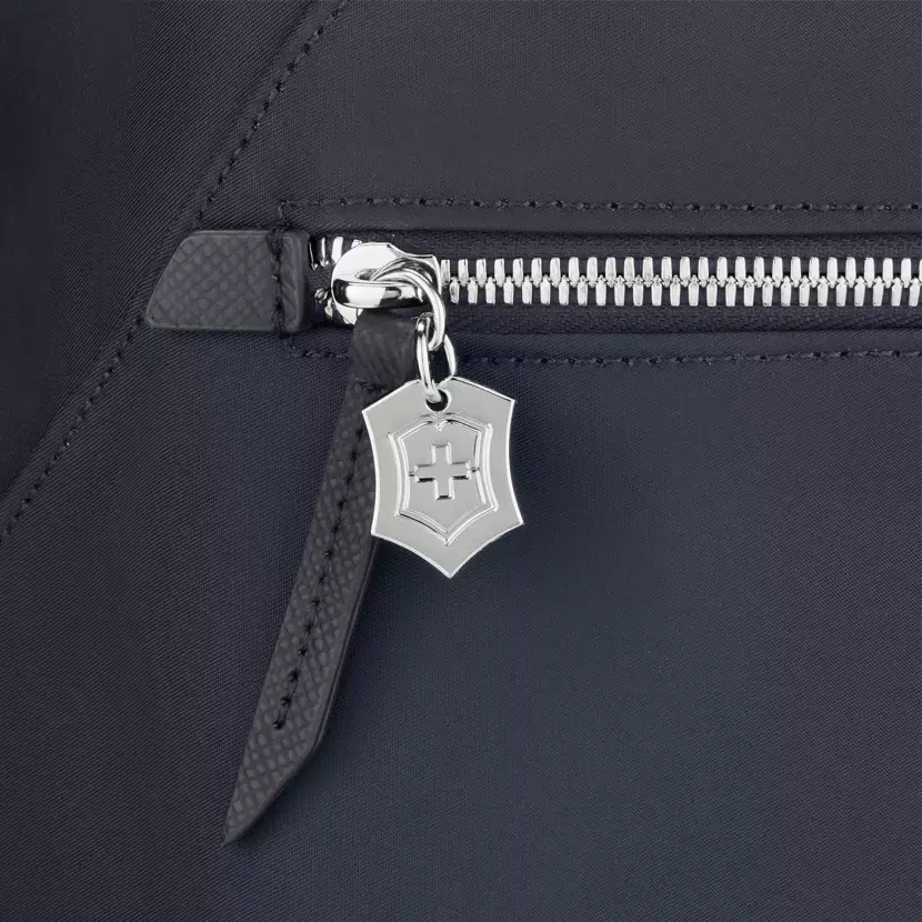 Victoria Signature Tote 2