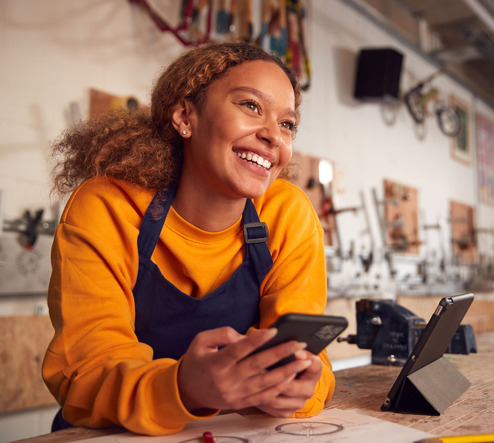 Chef d'entreprise satisfait de sa comptabilité