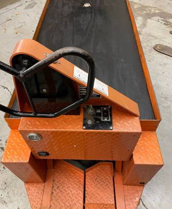 1992 Taylor Dunn SC-159 SN 5230 e.jpg