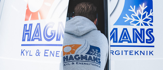 Hagmans Kyl Tekniker lastar ur bil