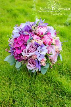 Букет невесты с пионами.