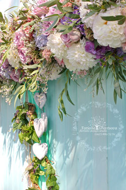 Декор на свадьбу - веночки из лозы.