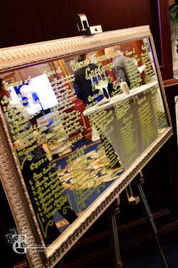 План рассадки на зеркале.