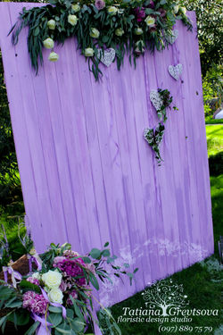 Свадебная церемония цвета лаванды.