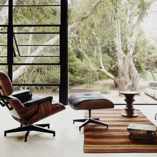 Salon de style moderne avec des meubles minimalistes, une palette de couleurs neutres et des lignes épurées.