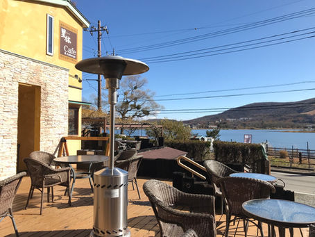 冬でもテラスでランチ、カフェ楽しめます♫
パラソルヒーター設置しました(^^)