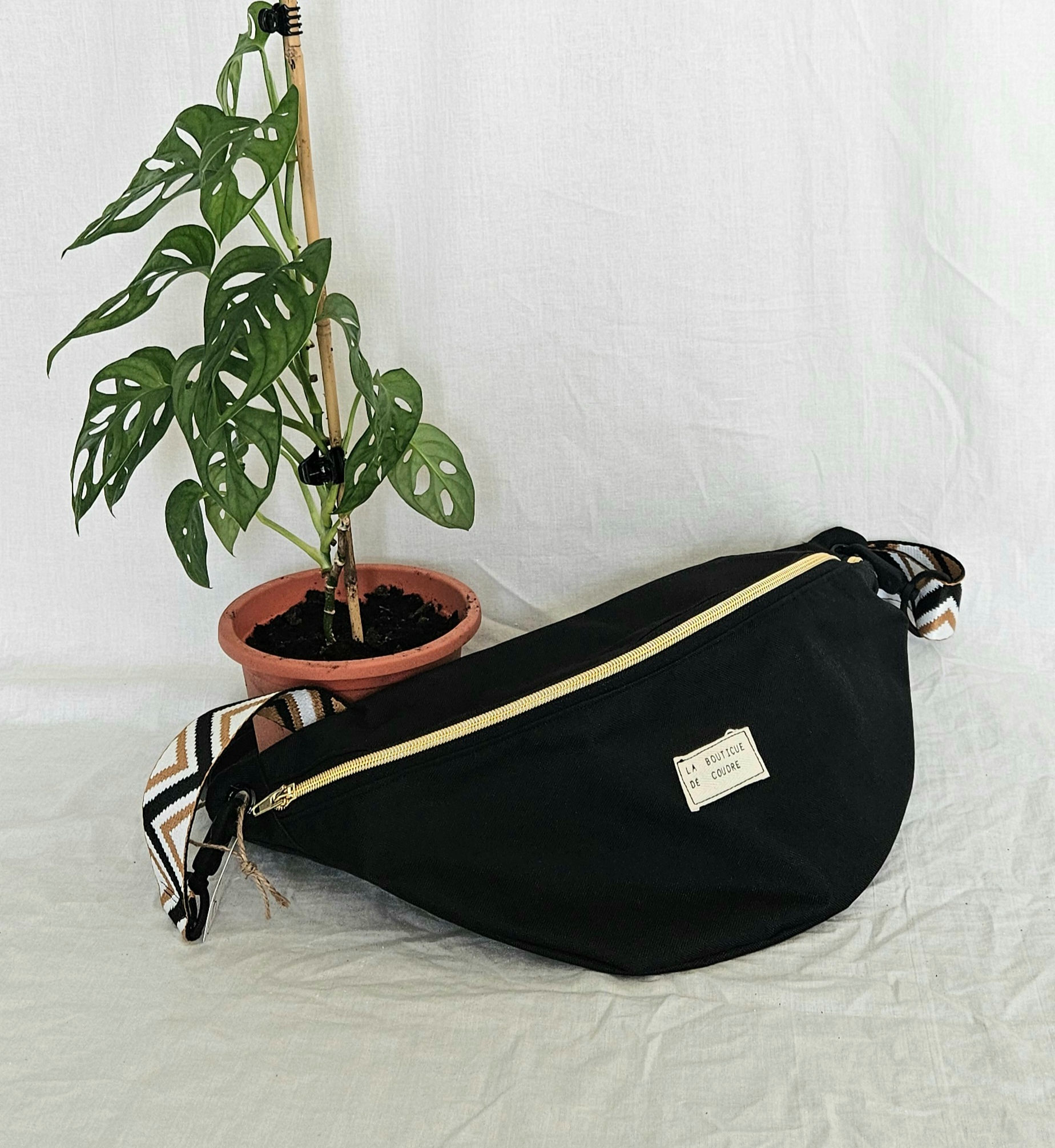 Sac banane “Noir essentiel”