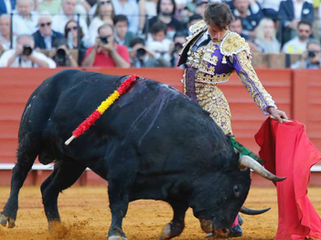 Lama de Góngora corta una oreja en una tarde de esfuerzo y entrega en Sevilla