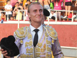 Mario Arruza, Lalo de María y Marcos del Rincón a oreja por coleta en la cuarta de Calasparra