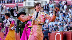 Julio Norte firma una tarde de peso y roza la Puerta del Príncipe en Sevilla