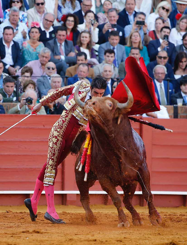 Perera roza el triunfo en Sevilla con una gran faena a un toro premiado con vuelta