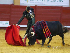 Juan Ortega pasea el único trofeo en Morón
