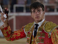 Juan Herrero y Nek Romero cortan una oreja en la primera de Calasparra