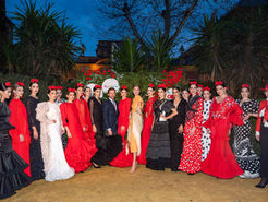 El desfile magno de la moda flamenca despierta la primavera en Sevilla