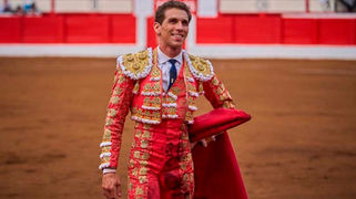 El matador de toros Ginés Marín homenajeado en Santander